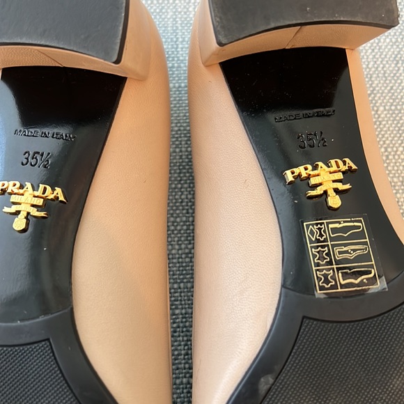 Authentic Prada women’s low heel shoes size 35.1/5. - Picture 4 of 9